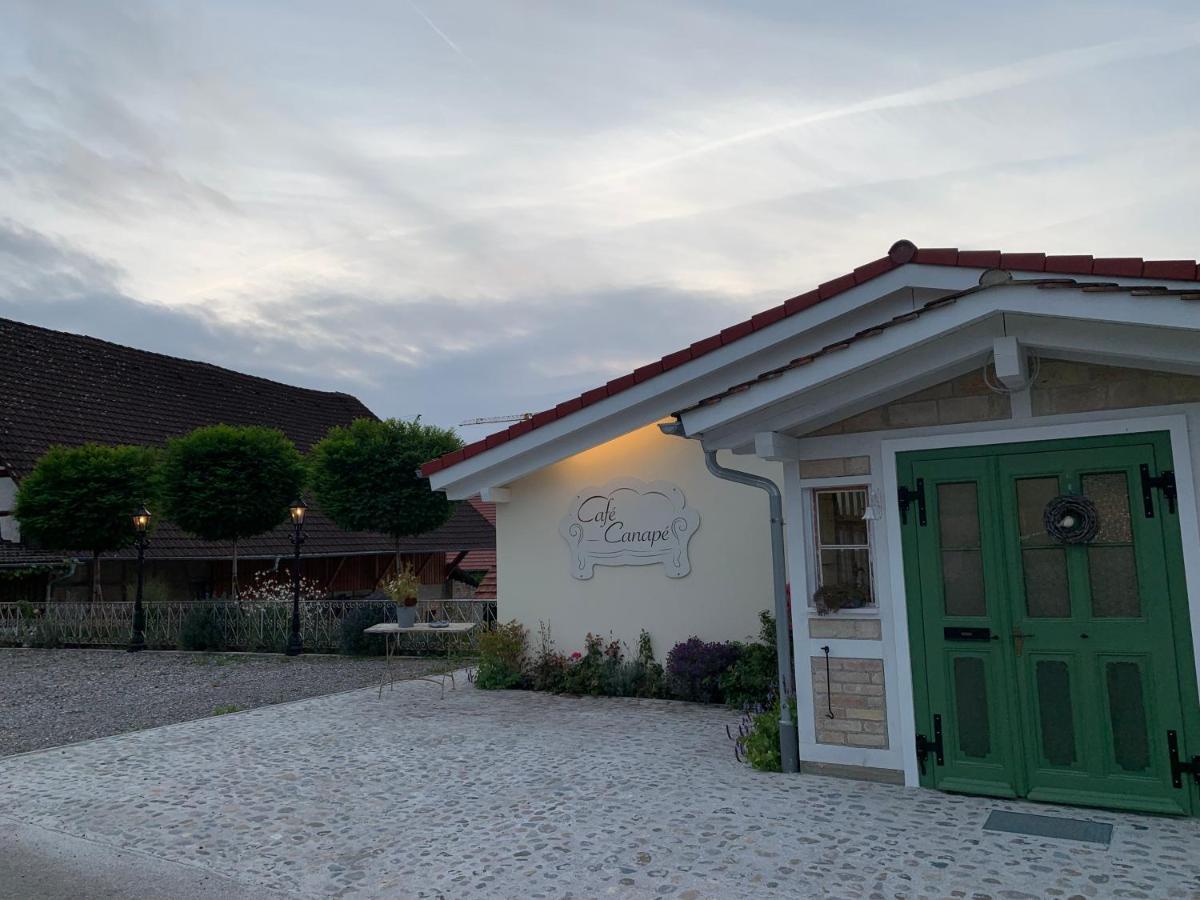 Cafe Canape, Wohlfuehlen Im Schoenen Hof Zwischen Ravensburg & Bodensee Exterior photo